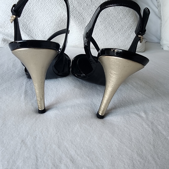 CHANELInterlocking CC Logo Patent Leather SlingbackSandals - Picture 3 of 8